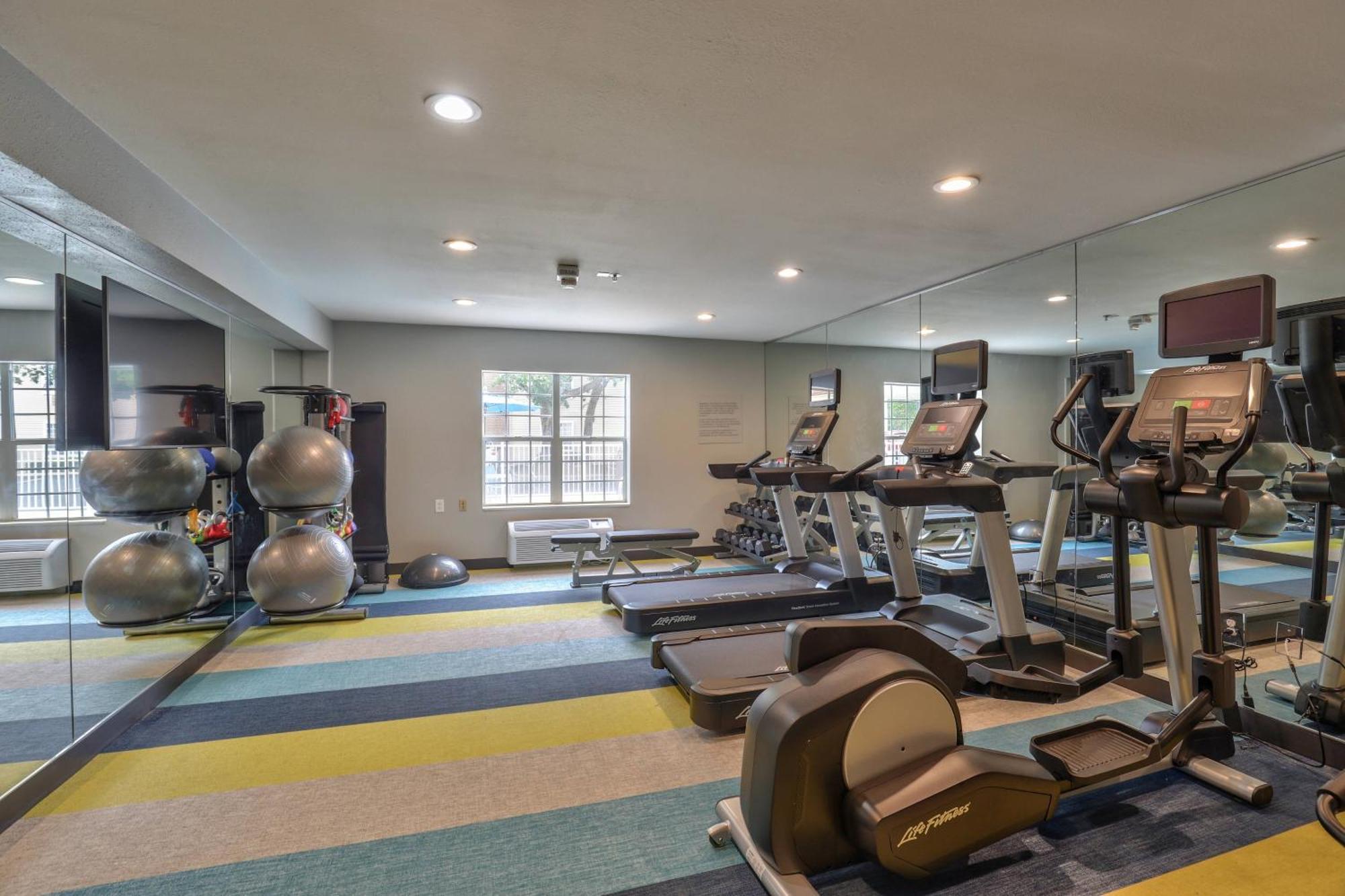 Alluxsuites At 1876, Ascend Hotel Collection Tallahassee Eksteriør billede