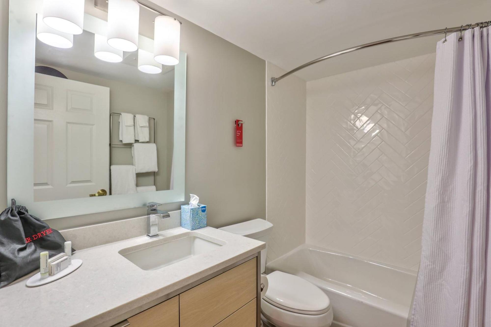 Alluxsuites At 1876, Ascend Hotel Collection Tallahassee Eksteriør billede